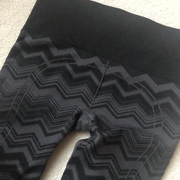 Lululemon Ebb To Street Pant in Heathered Deep Coal, Lower/Medium-Rise, Size 6 - Picture 7 of 13